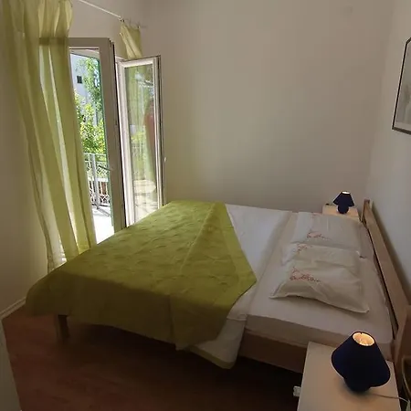 Zora Appartamento Pirovac