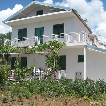 Appartamento Zora Pirovac